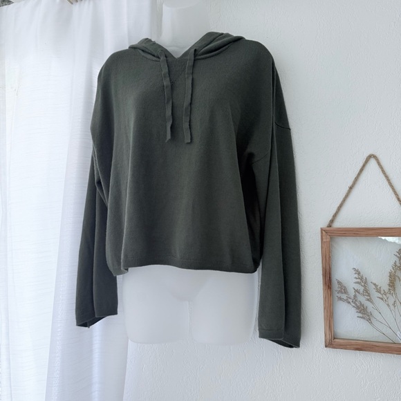 Calvin Klein Jeans Green Boxy Cropped Hoodie with wide sleeves Womens Size Large - Picture 1 of 8